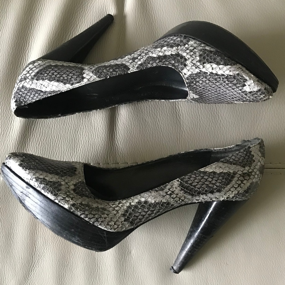 Stuart Weitzman Snakeskin Heels - image 3